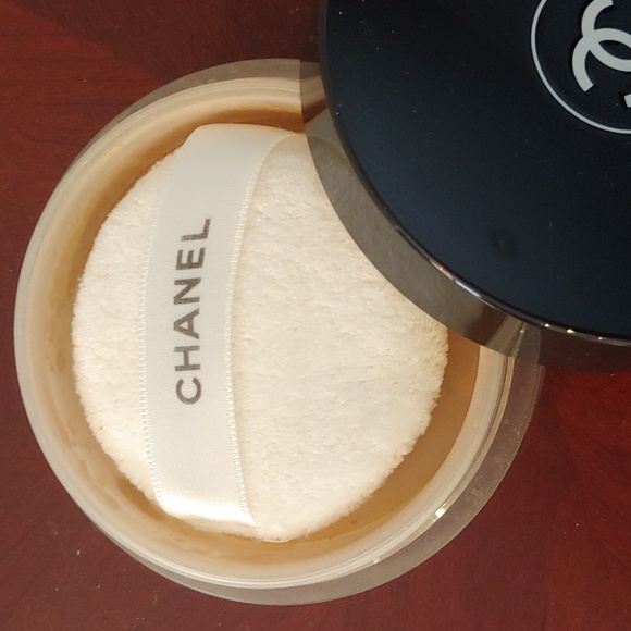 CHANEL UNIVERSAL POWDER - Picture 3 of 4